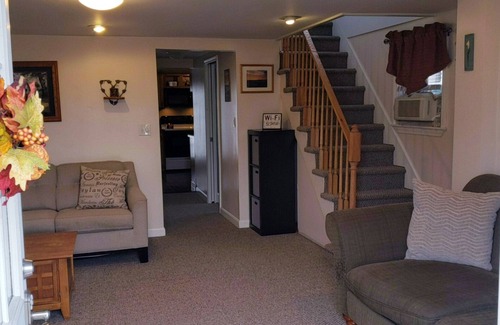 Warwick House | Cozy cottage in Warwick's West Bay