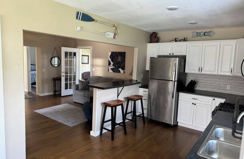 Tawas City Cottage | Cozy cottage located in downtown east tawas