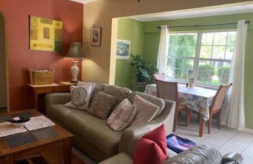 Arlington Park House | Cozy Cottage near Beaches and Downtown Sarasota