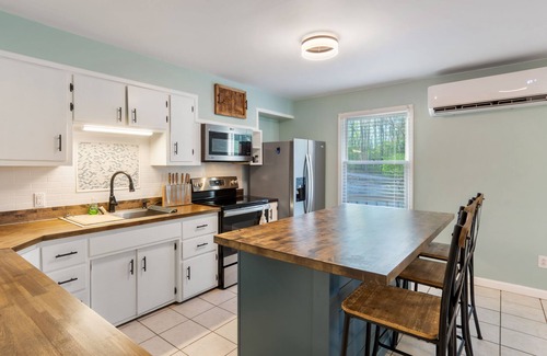 Somerset Cottage | Cozy cottage nestled in the woods bordering beautiful Lake Cumberland