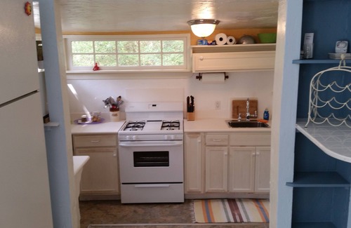 Covington Cottage | Cozy Cottage on private acreage minutes from town