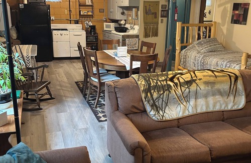 Omro Cottage | Cozy cottage on the Fox River, in town location