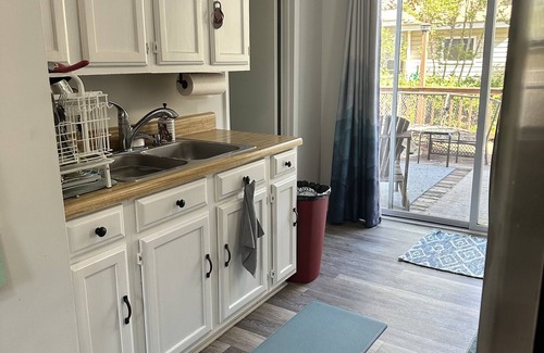 Colonial Beach Cottage | Cozy cottage on the point - 2 blocks from river and bay!