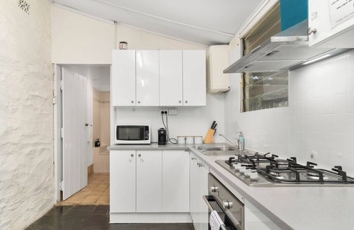 Norwood House | Cozy Cottage Retreat 3BR Holiday Home in Norwood