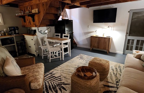 Brant Rock Cottage | Cozy cottage steps to beach sleeps 5 with WiFi, AC in charming Marshfield