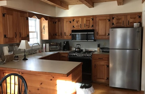 Townshend House | Cozy cottage tucked away in the woods