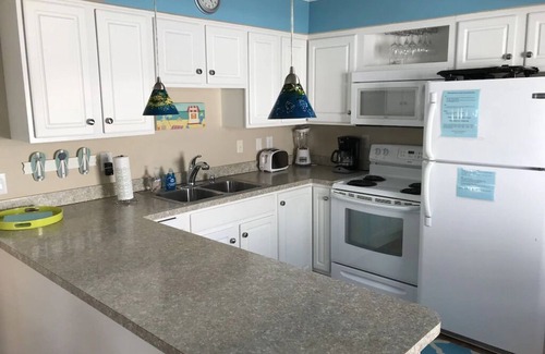 Crescent Beach House | Cozy Cottage with a pool near the Beach! Summer Prices Just Reduced!