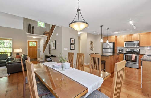 Lindell Beach Cabin | Cozy cottage w/resort style living near Cultus Lake, perfect for a family stay!