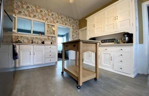 Prairie Du Chien House | Cozy Cottage w/private patio just 1 block to downtown. Packed with charm!