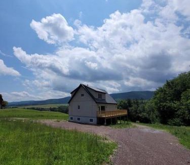 Stamford House | COZY COTTAGE WITH MOUNTAIN VIEW AT LAKEFRONT LOT