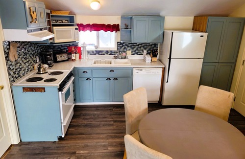 La Pine House | Cozy cottage with river access and great outdoor adventures