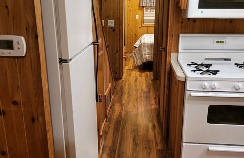 Silver Lake Cabin | Cozy country cabin ~ 5 minutes from Cowboy Dinner Tree!