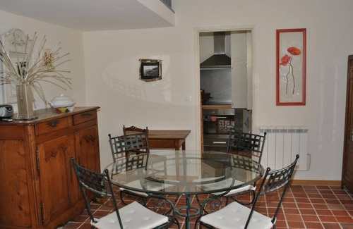 Montbazon Cottage | Cozy Couple's Getaway: Charming House with Garden, Fireplace, and Free WiFi