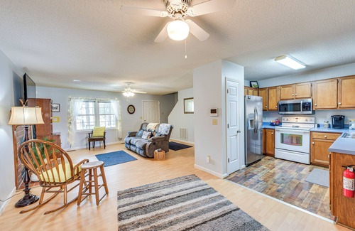 Cameron House | Cozy Couple's Getaway w/Private Yard in Cameron