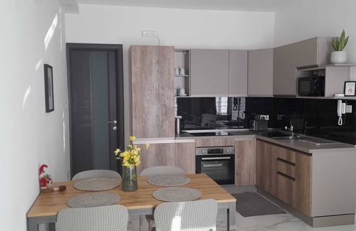 Qawra Apartment | Cozy Couples Apartment in Qawra