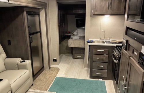 McMillan Cottage | Cozy couples camper with your own private 100ft lake front.
