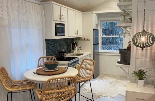 Morganton Cabin | Cozy Couples Getaway