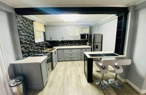 Scarborough Apartment | Cozy Couples Retreat
