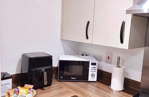 Holbrooks House | Cozy Coventry Retreat with 2 Bedrooms House