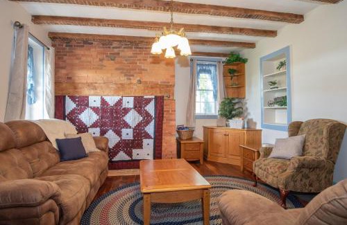 Gettysburg House | Cozy Cow Homestead with pool!