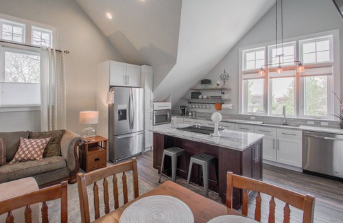 Belmar Park Apartment | Cozy Craftsman 10 Minutes from Denver