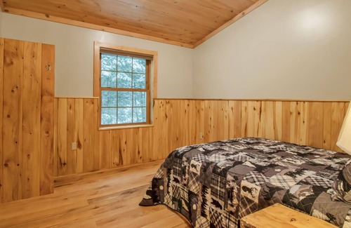 Little Valley Cabin | Cozy creekside cabin w/ hot tub