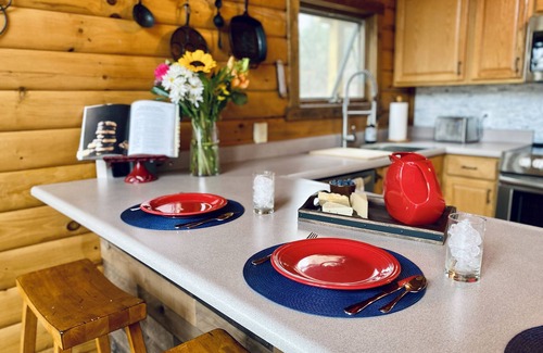 Berkeley Springs Cabin | Cozy Creekview Cabin - Berkeley Springs, WV