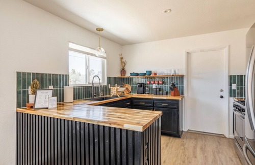 Joshua Tree House | Cozy Desert Home! With hot tub & pool
