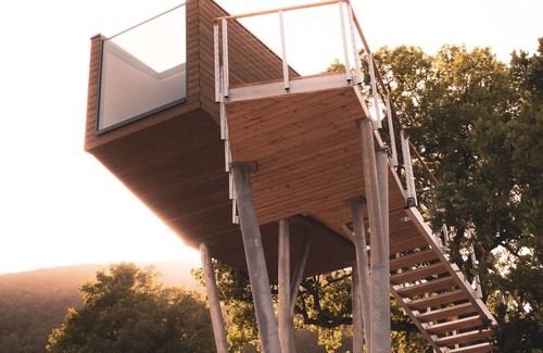 Sellano Cabin | Cozy design tree house, your retreat in the middle of the Umbrian mountains.
