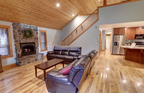 Detroit Cabin | Cozy Detroit Cabin