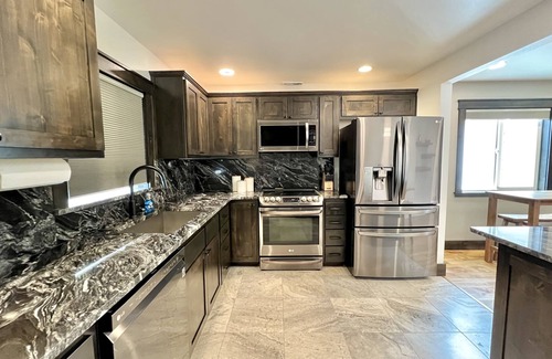 North Bend House | Cozy Dog Friendly Home w/Parking in the Back