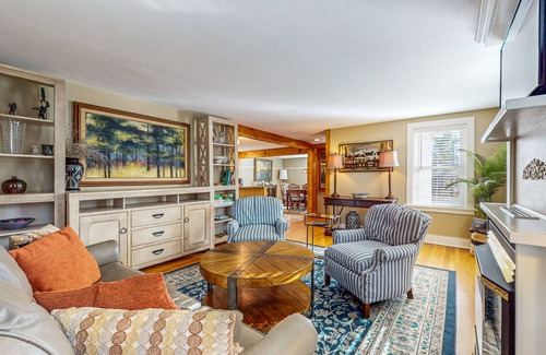 Dorset House | Cozy dog-friendly home, fenced yard, gas fireplace, BBQ, wifi, partial a/c, w/d