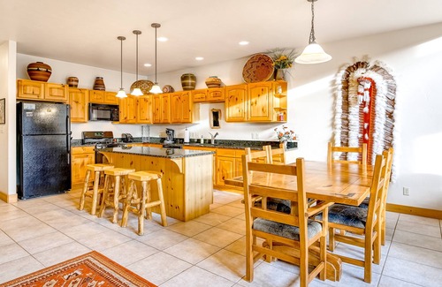 South Fork House | Cozy Dog-Friendly Retreat w/Gas Fireplace, W/D, Furnished Patio