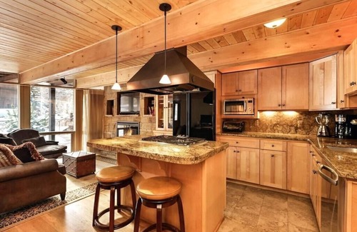 Aspen Condo | Cozy Downtown Aspen Condo, 2 Bedrooms, Walk to Best Shopping, Food, & Skiing
