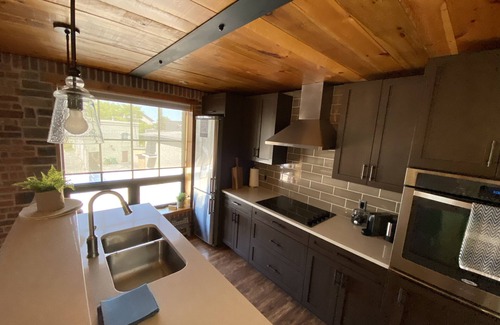 Inner Harbour Apartment | Cozy Downtown Studio Getaway