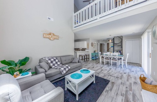Marine Corps Air Station Cherry Point House | Cozy duplex. 30 minutes to beach or New Bern/5 minutes from MCAS Cherry Point.
