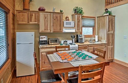 East Bernstadt House | Cozy East Bernstadt Cabin with Porch and Fishing Lake!