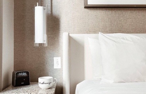 Near North Side Hotel | Cozy Eco-friendly Room w/Earth Tone Decor, Short Walk to River North Spots