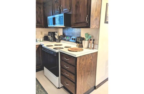 Syracuse Apartment | Cozy Entire2 bdrm Upper Apt Decks No extra Fees