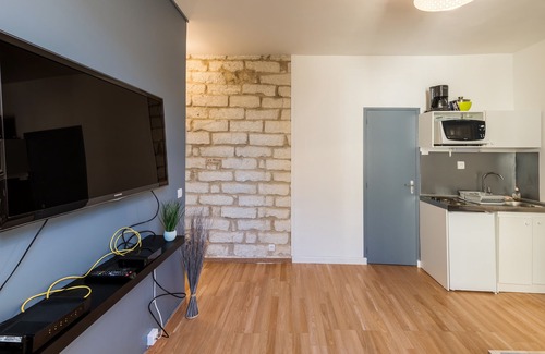 Aiguerelles Apartment | Cozy F2 2 mins walk from Montpellier Saint Roch station