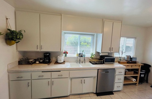 Montebello House | Cozy Family and Friend 3BR Oasis , Near Disneyland & Universal with Patio
