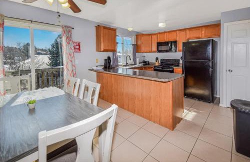 Aurora House | Cozy Family Home with Large Yard near Quincy reservoir