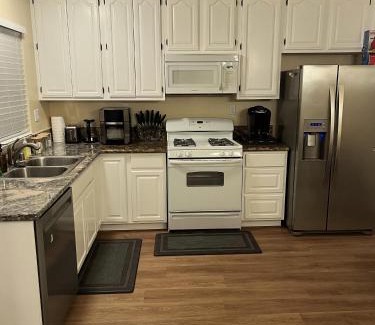 Placentia House | Cozy Family Home - 20 Mins from Disneyland