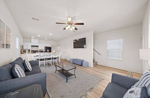 Galveston House | Cozy Family Home, Prime Location Near Downtown