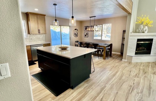 Ponderosa Trails House | Cozy Family retreat with large fenced backyard, Pet-Friendly, and Central Air!