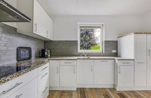 Zeewolde Villa | Cozy Family Villa with bathtub nearby Amsterdam, 5 rooms big garden 12p