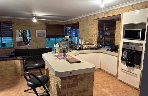 Wanneroo House | Cozy Farm house in the heart off Wanneroo