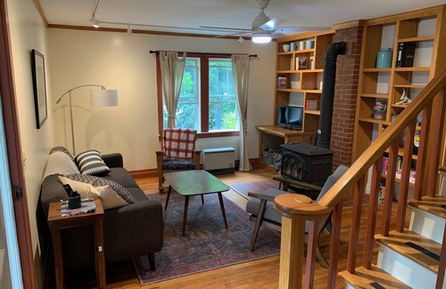 Lansing Other | Cozy farmhouse 10 min from Lansing, Grayson Highlands and the VA Creeper Trail