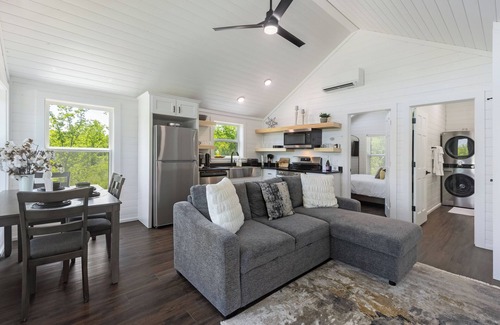 Klondike Cabin | Cozy Farmhouse-Cabin on a Private Lake