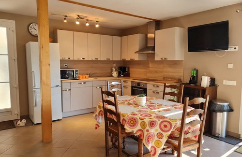 Cravant Cottage | Cozy Farmhouse Stay: 5 Guests, Scenic Views, Near Loire Valley Castles